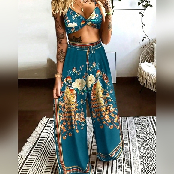Tops - Women's Peacock Printed Twist Cami Crop Top And Pants Two-Piece Set